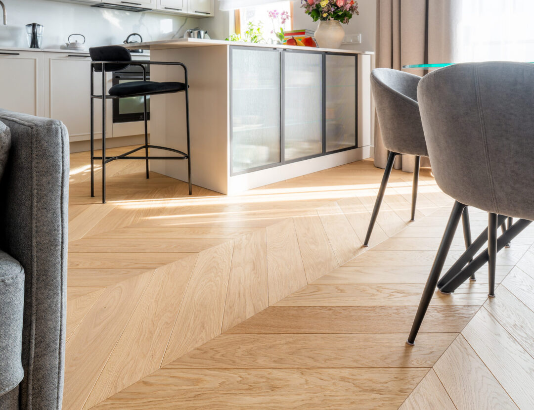 Czy podłoga drewniana naprawdę się rysuje?